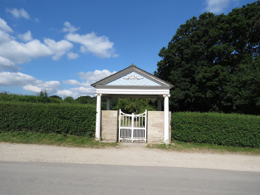 Moreton Cemetery景点图片