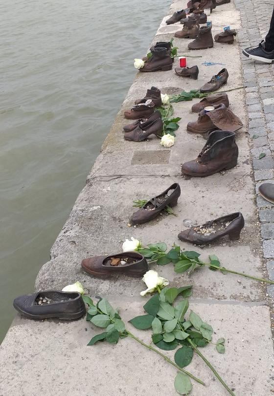 多瑙河岸的鞋子景点图片