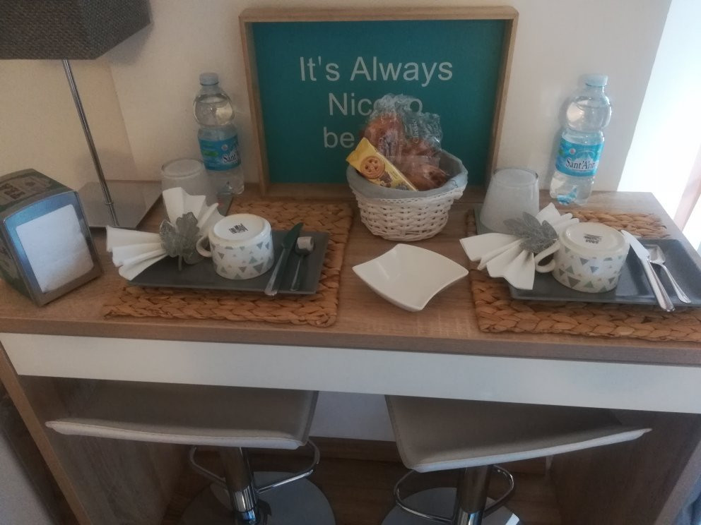 席莫尼塔套房酒店