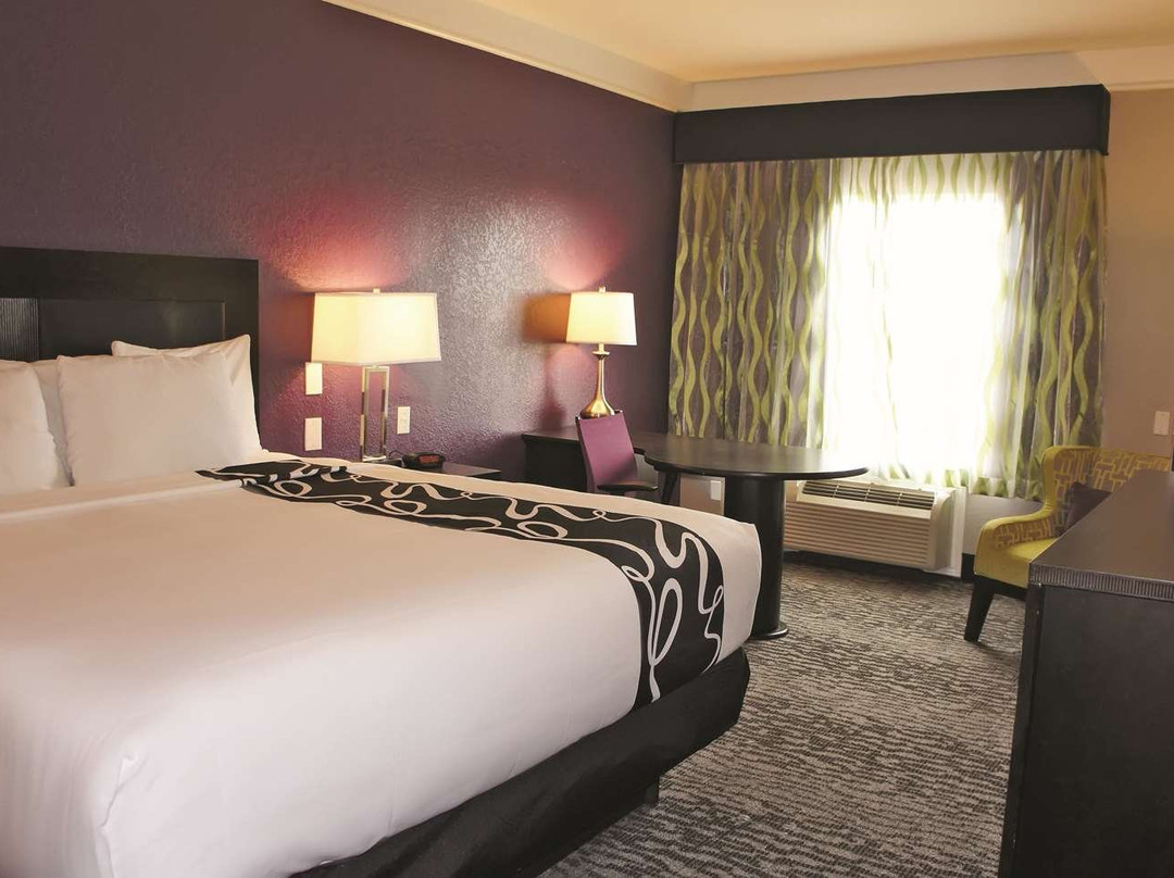 La Quinta Inn & Suites by Wyndham Pearland - Houston South主图