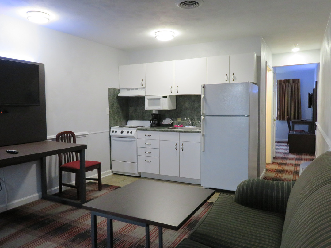 Luxbury Inn & Suites主图