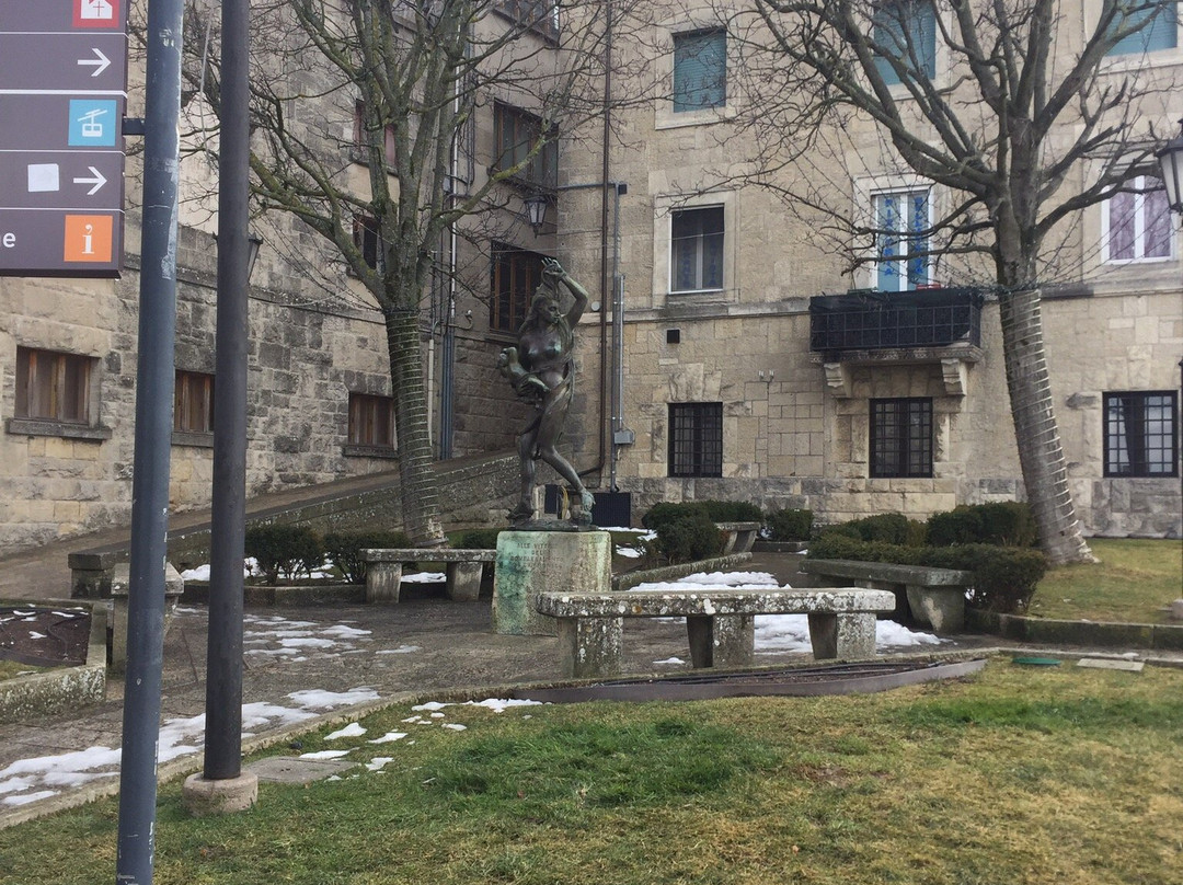 Sculpture Mother and Child-圣马力诺城必去景点