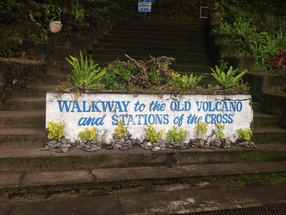 Walkway to the Old Volcano and Via Cruces-曼巴豪必去景点