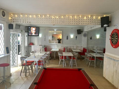 Smugglers Bar Alcúdia-阿尔库迪亚港必去景点