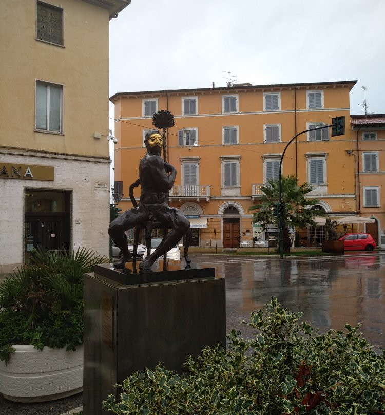 Statua in Bronzo di Arlecchino景点图片