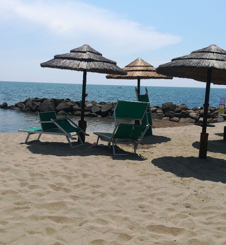 Stabilimento Balneare la Baia Beach-拉迪斯波利必去景点