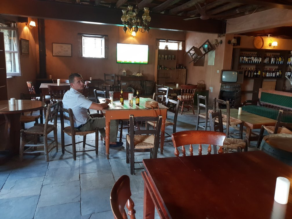 Agrovino Wine Shop & Bar Lofou景点图片