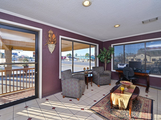 Americas Best Value Inn Center主图