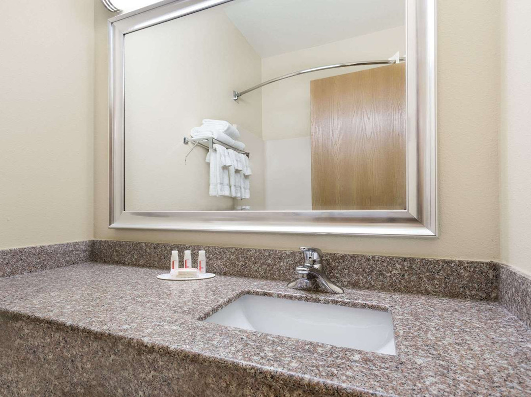 Baymont by Wyndham Waterloo主图