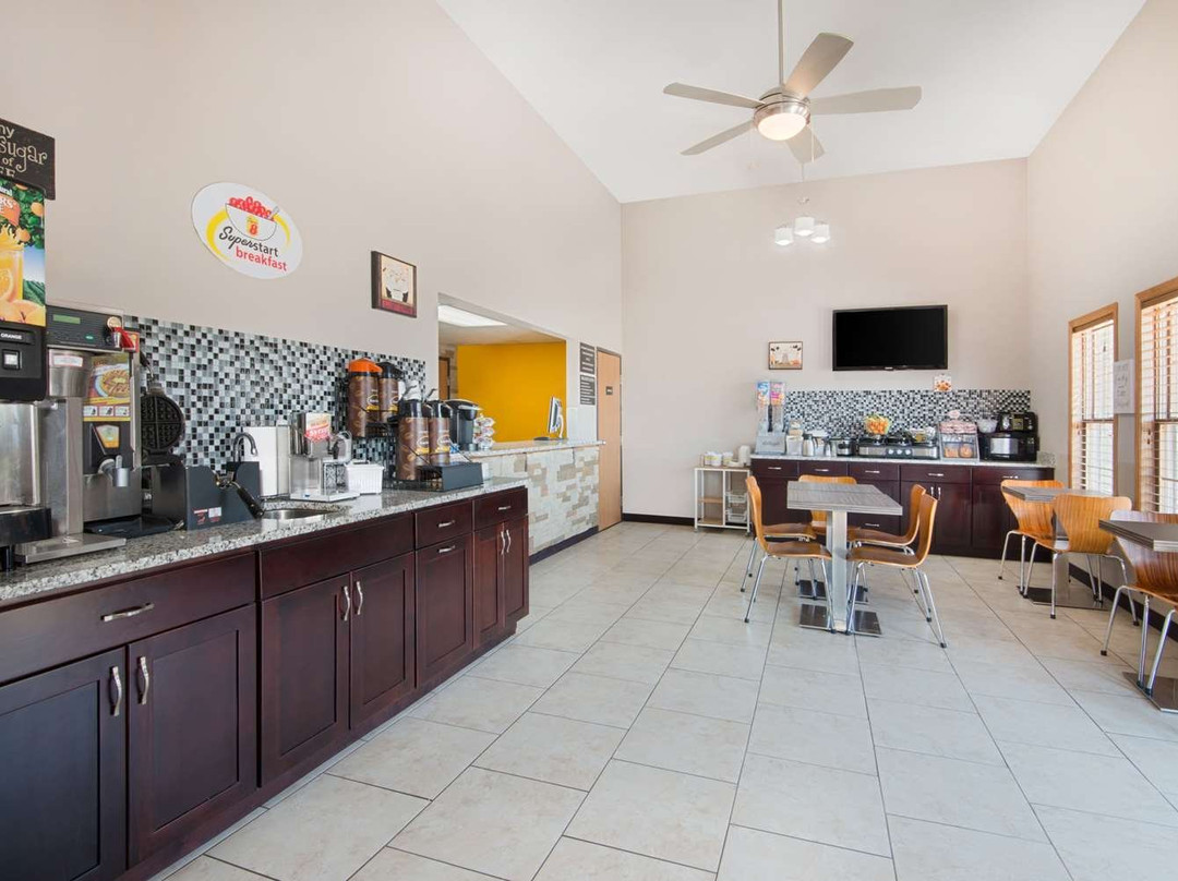 Super 8 by Wyndham Pella主图