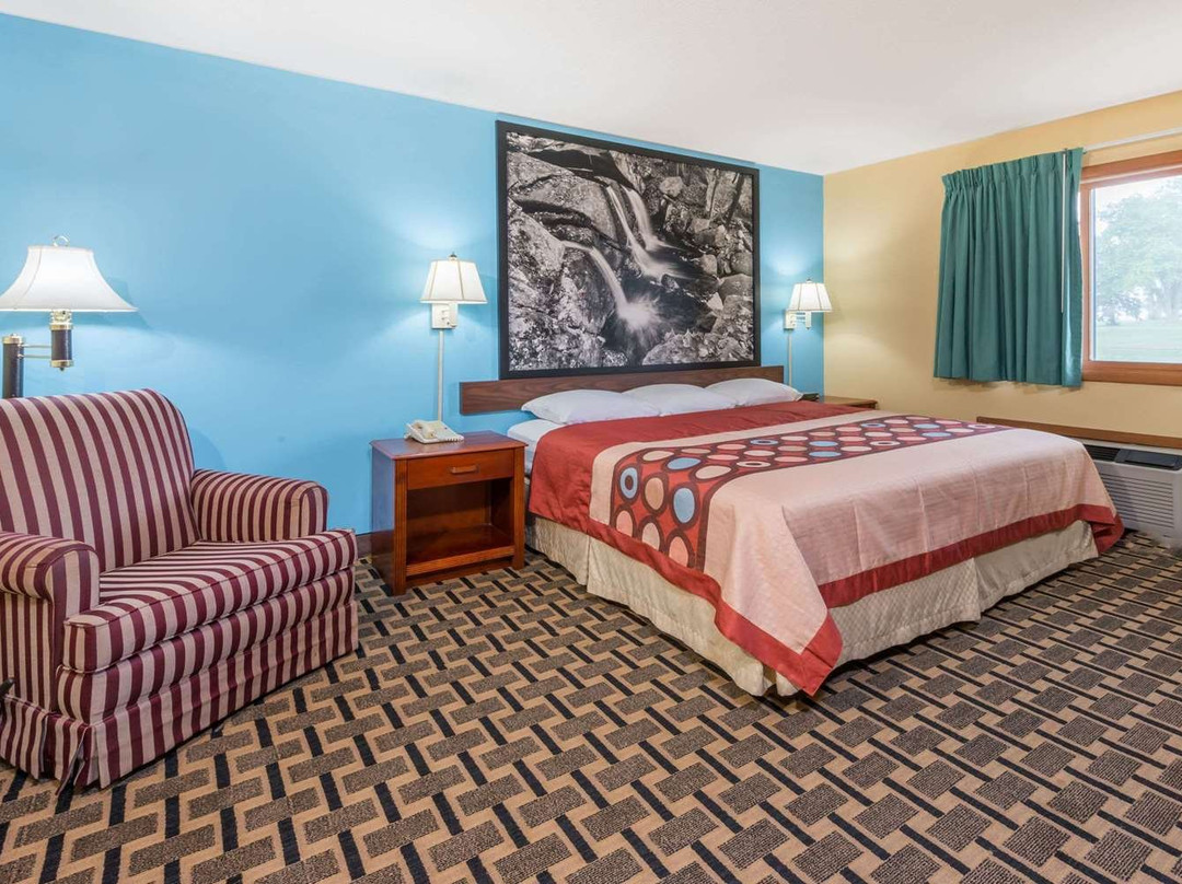 Super 8 by Wyndham Staunton主图