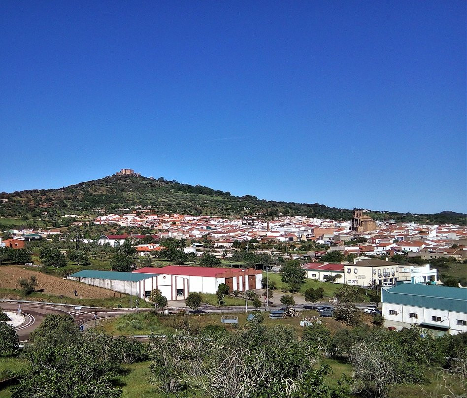 Sierras y Valles主图