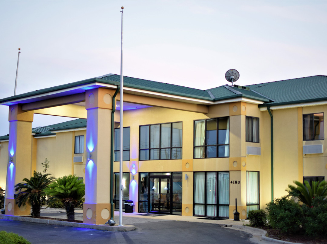 Days Inn by Wyndham Montgomery主图