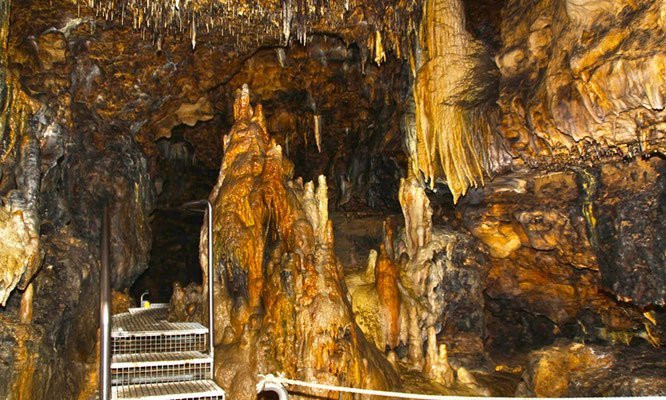 Cueva de los Enebralejos景点图片