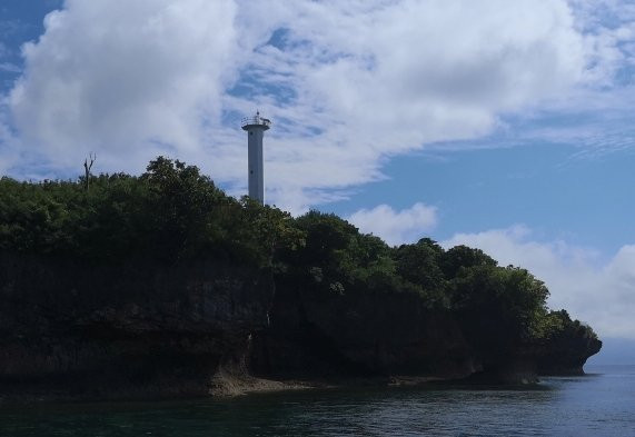 Apunan Point Lighthouse景点图片