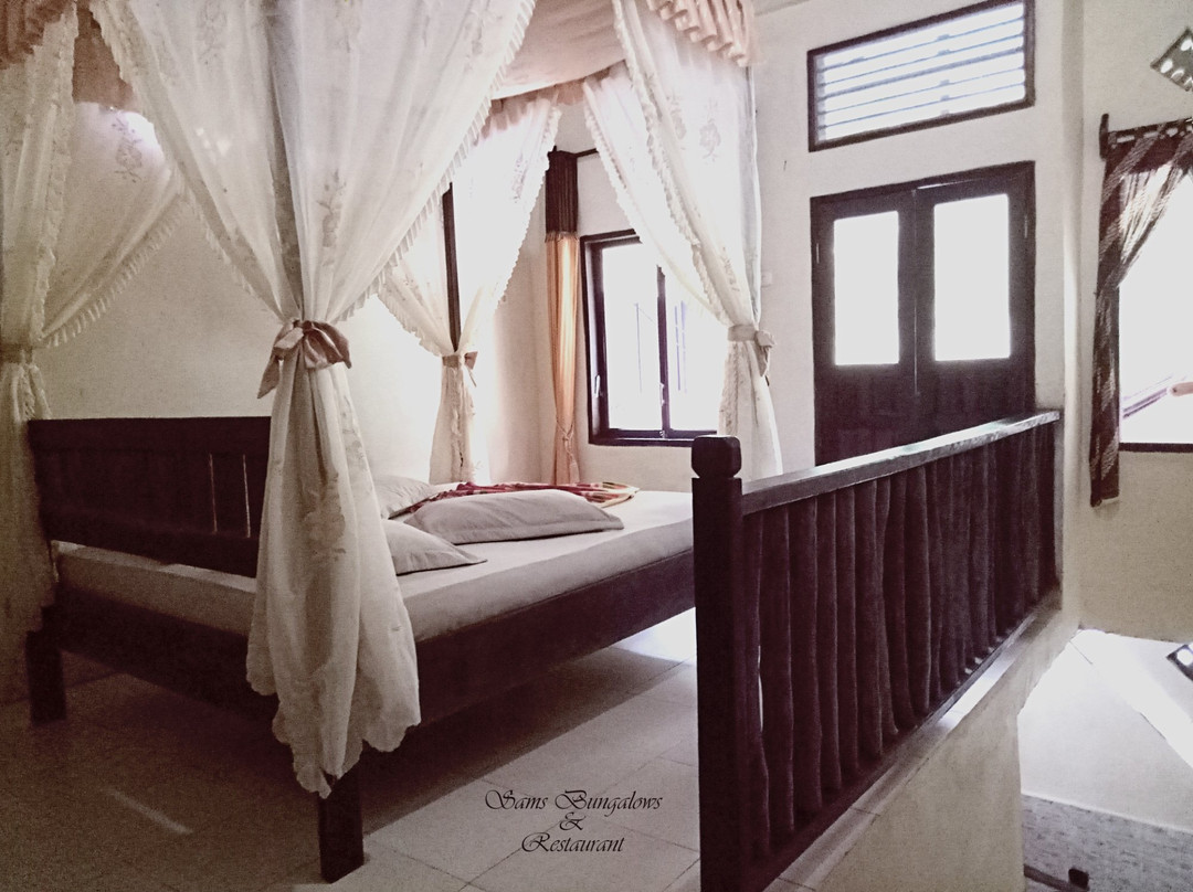 Sam's Bungalows and Treks