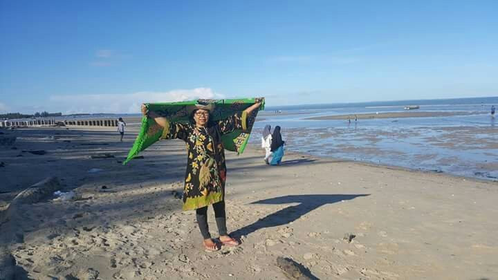 Binalatung Beach景点图片