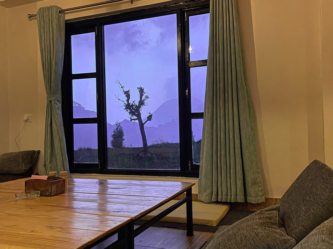 Sunshine Hotel Bar & Resturant