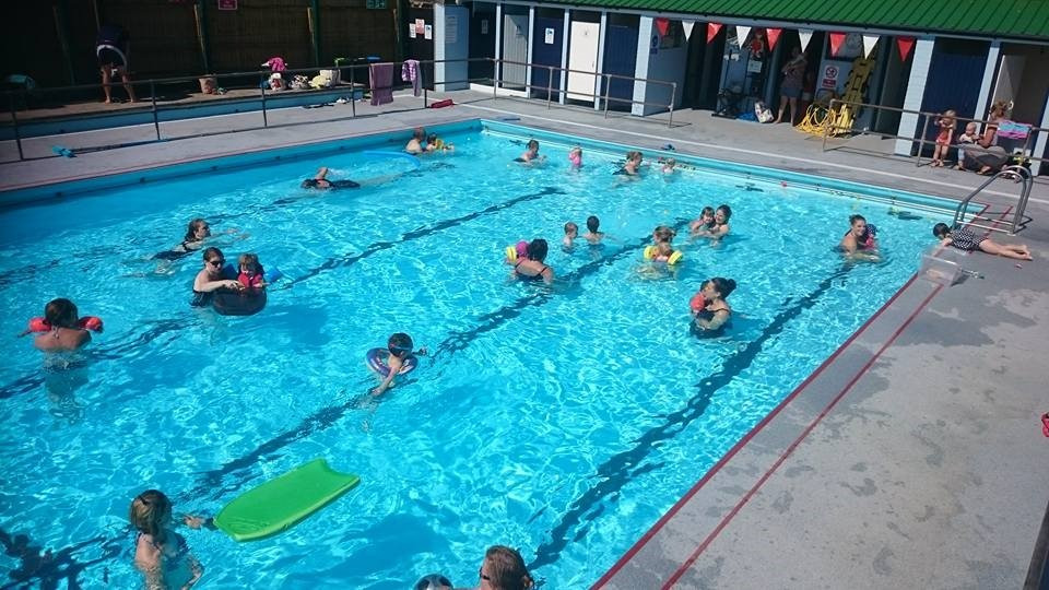 Tisbury Swimming Pool景点图片