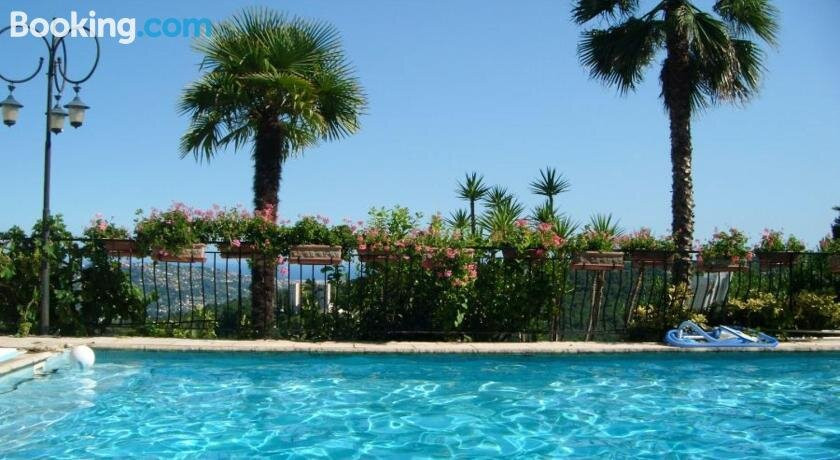Home - La Vie Est Belle Bed and Breakfast