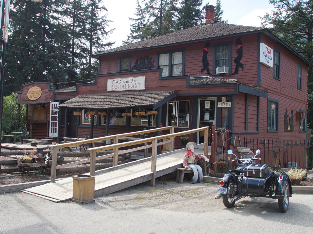 Spuzzum餐馆和美食-Old Towne Inne Chuckwagon Bar & Grill