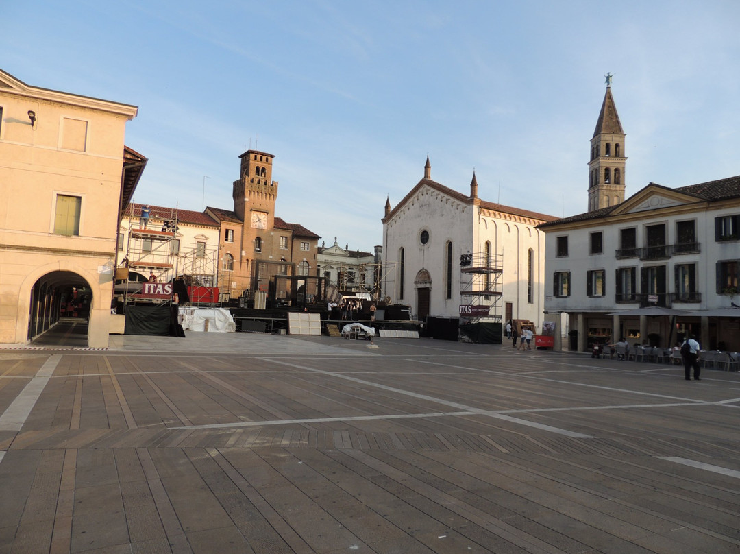 Piazza Grande景点图片