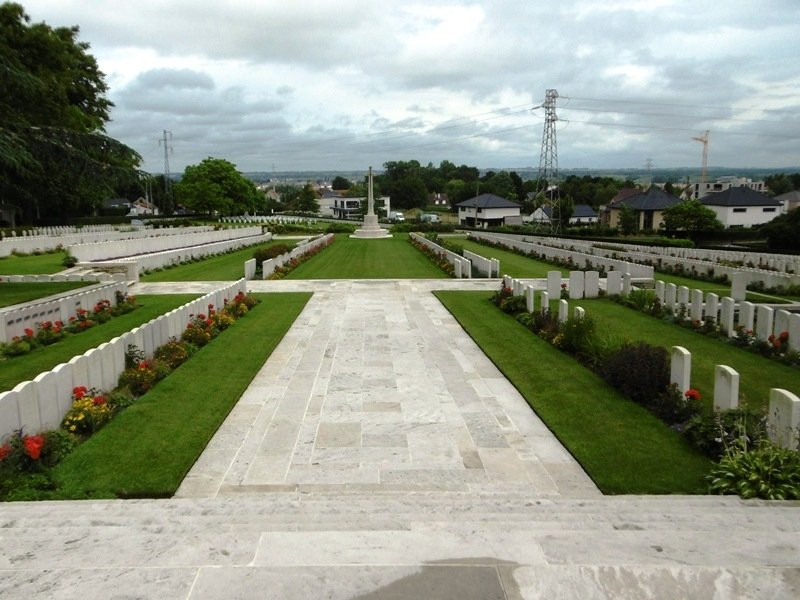 Longuenesse Saint Omer Souvenir Cemetery景点图片