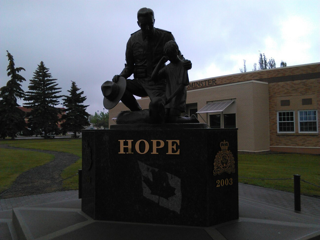 RCMP Hope Monument-劳埃德明斯特必去景点