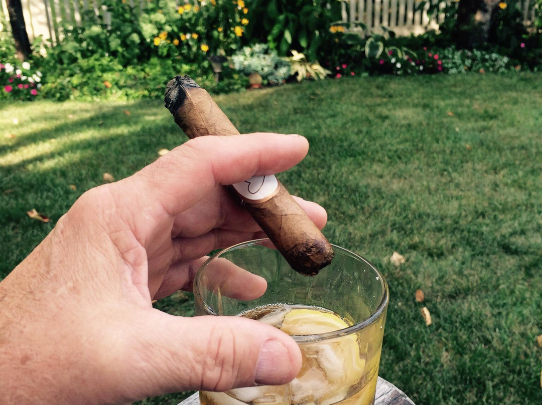 Charlie's Smokehouse-Gills Rock必去景点