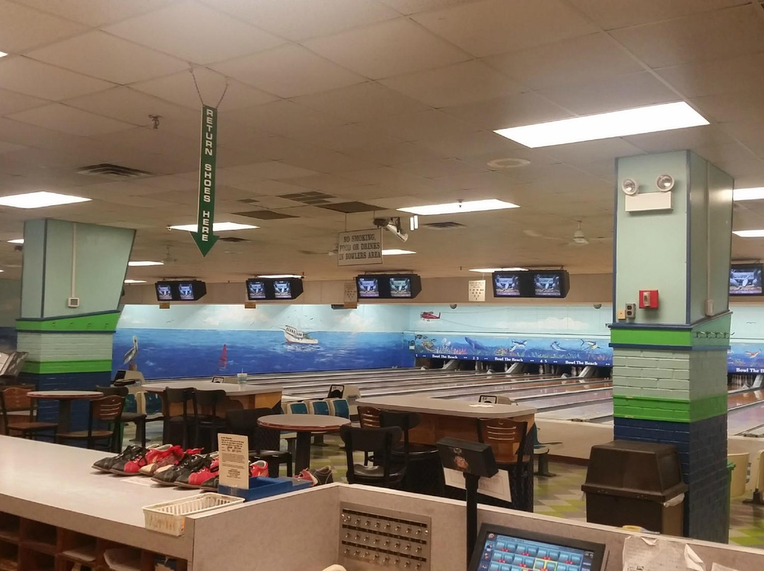Cardinal Lanes Beach Bowl景点图片
