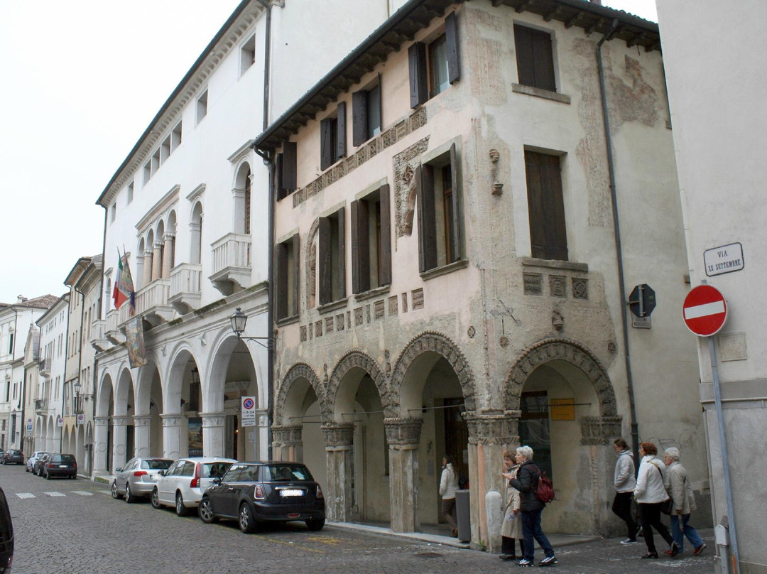 Palazzo Sarcinelli-科内利亚诺必去景点