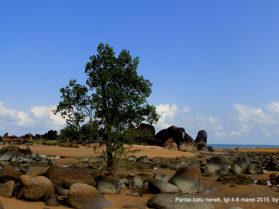 Batu Nenek Beach-Sambas必去景点