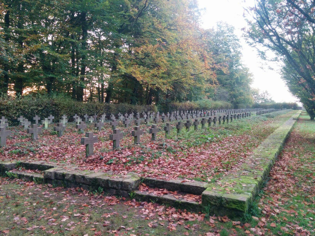 German War Cemetery景点图片