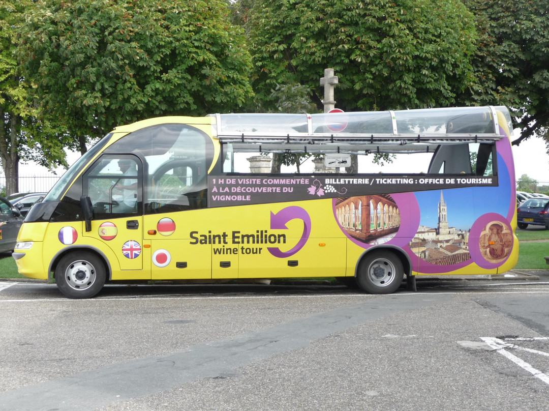 Saint Emilion Wine Tour by Cabriolet Coach-圣埃美隆必去景点