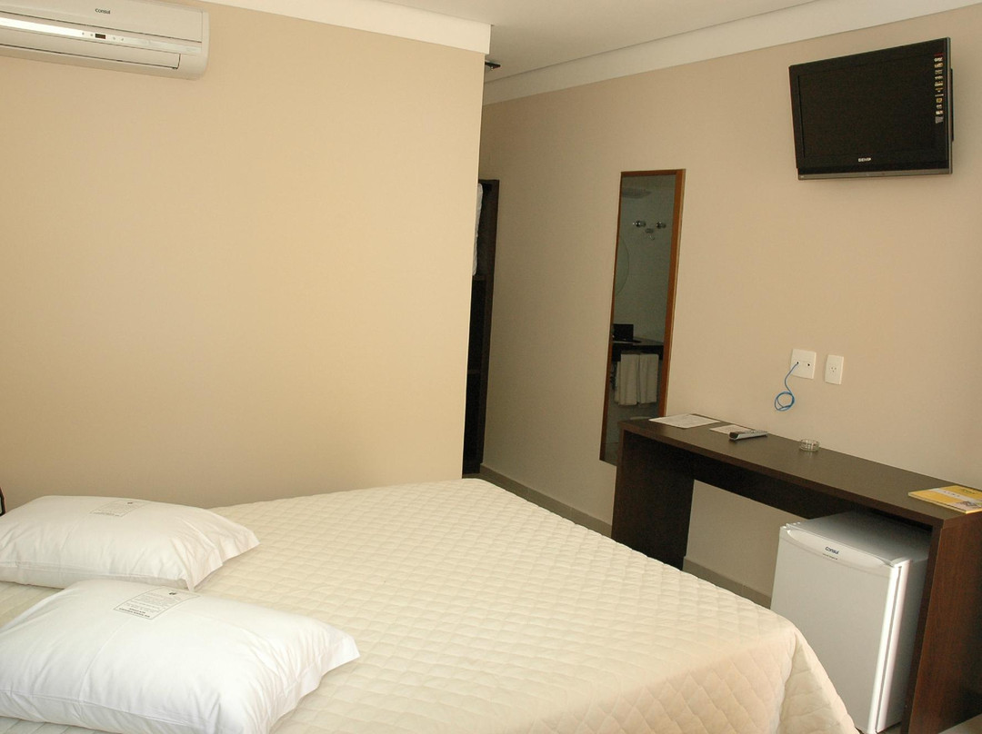 Cristal Palace Inn主图