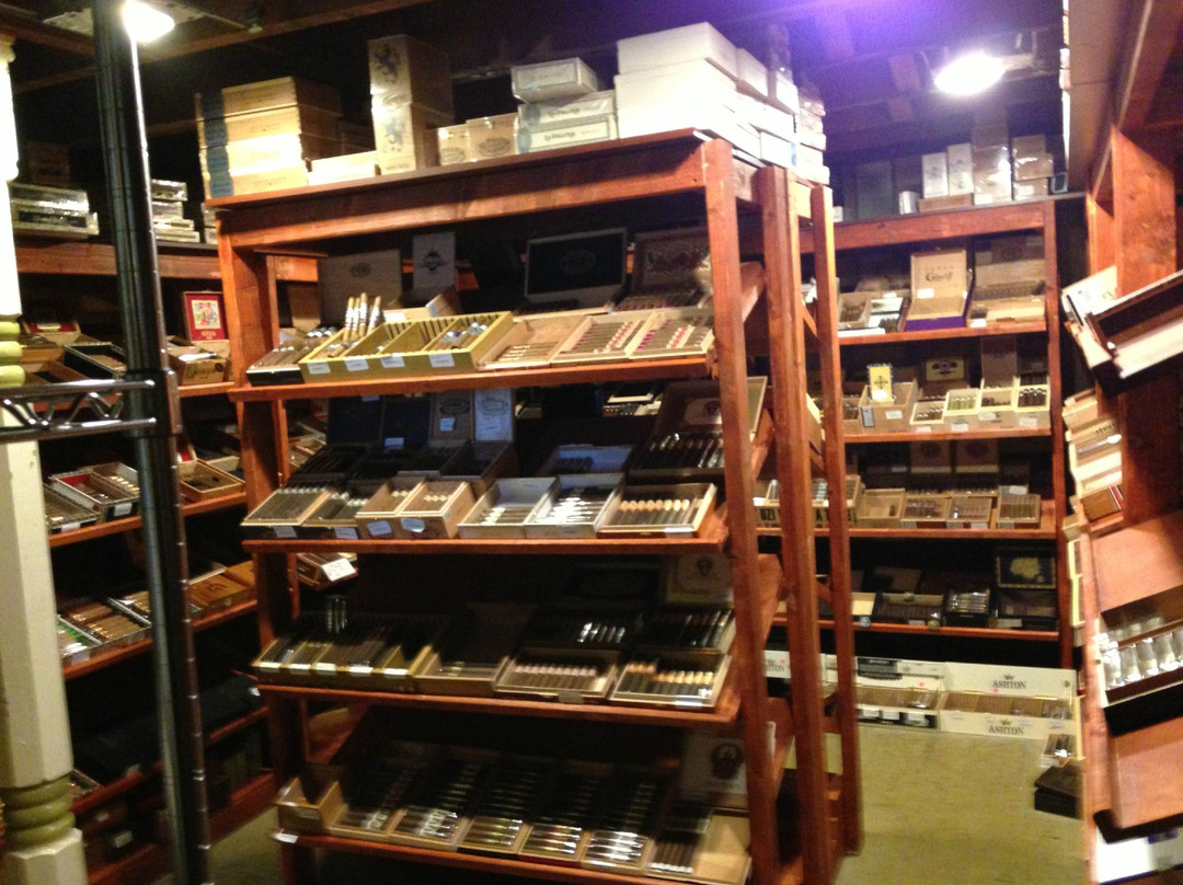 R&R Cigars-塔斯卡卢萨县必去景点