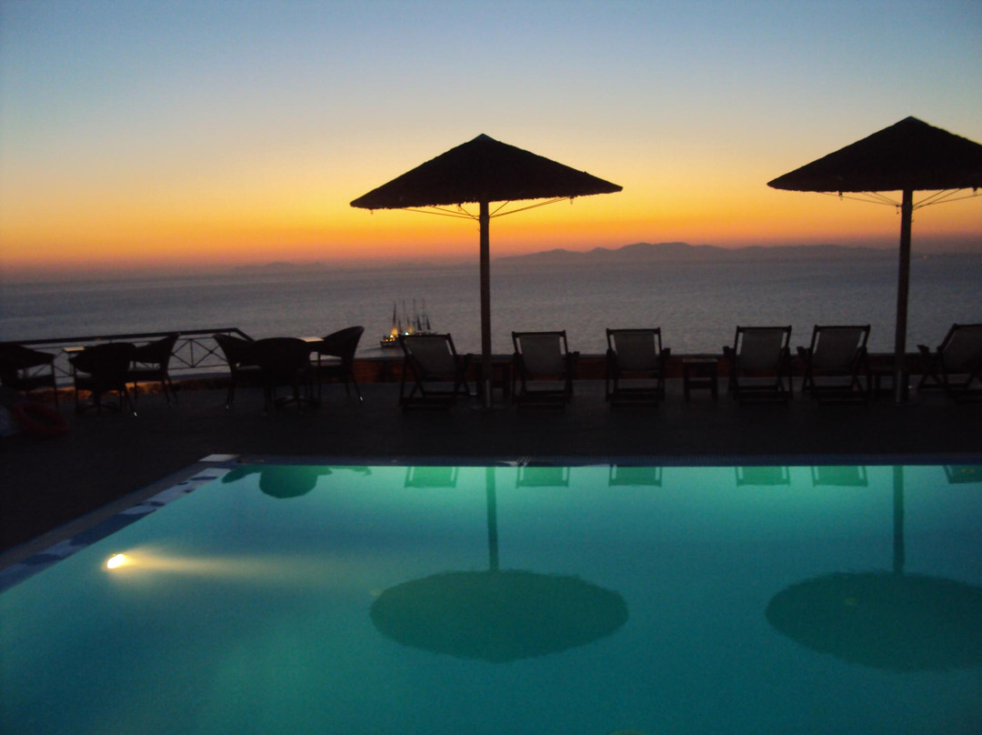 Lioyerma Lounge Cafe Pool Bar-伊亚必去景点