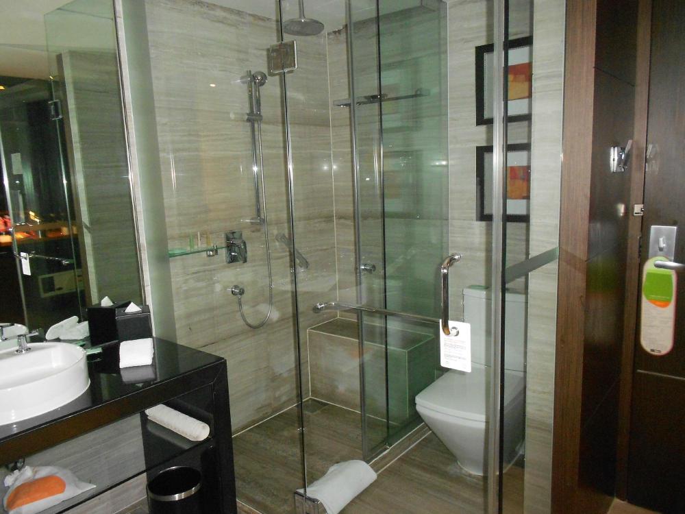 上海齐鲁万怡大酒店-浴室