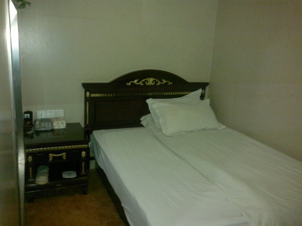 肯定·观美酒店(南京新街口金融中心中央商场店)-客卧