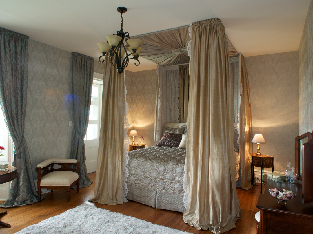 Maplehurst Manor Bed and Breakfast主图