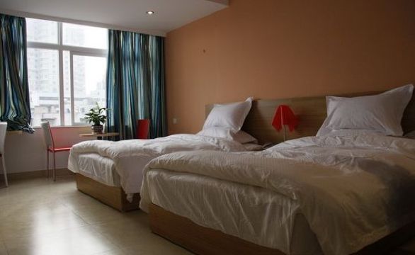 701越容e选酒店(昆医附二院店)-客卧