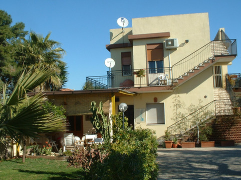 Piccio酒店住宿-B&B Bouganvillea