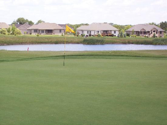 Newburg Village Golf Course - 9 Hole-Cherry Valley必去景点