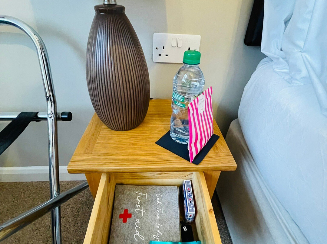 Oak Tree Lodge Gatwick Bed & Breakfast主图