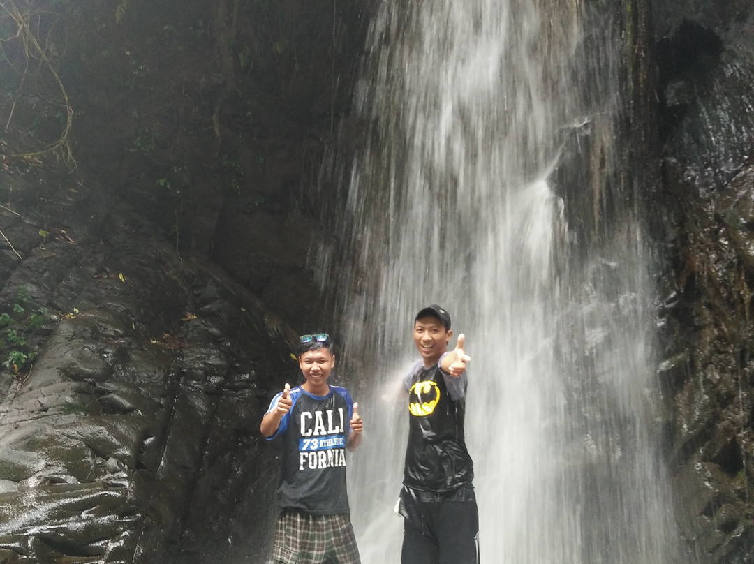 Leuwi Hejo Waterfalls景点图片