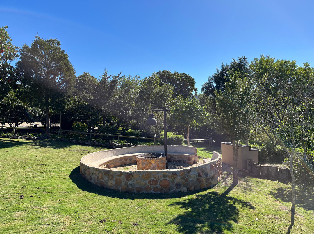 Howberry Hills Guest Lodge主图