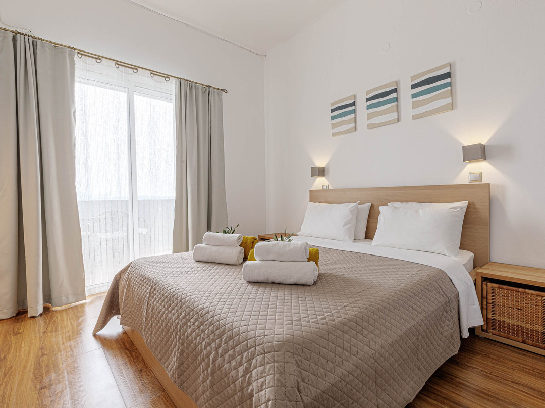 Oceanis Apartments主图