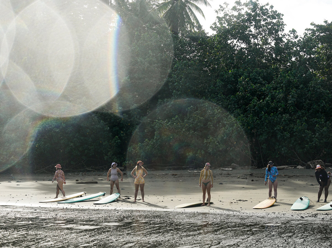 Surf With Amigas - Costa Rica景点图片
