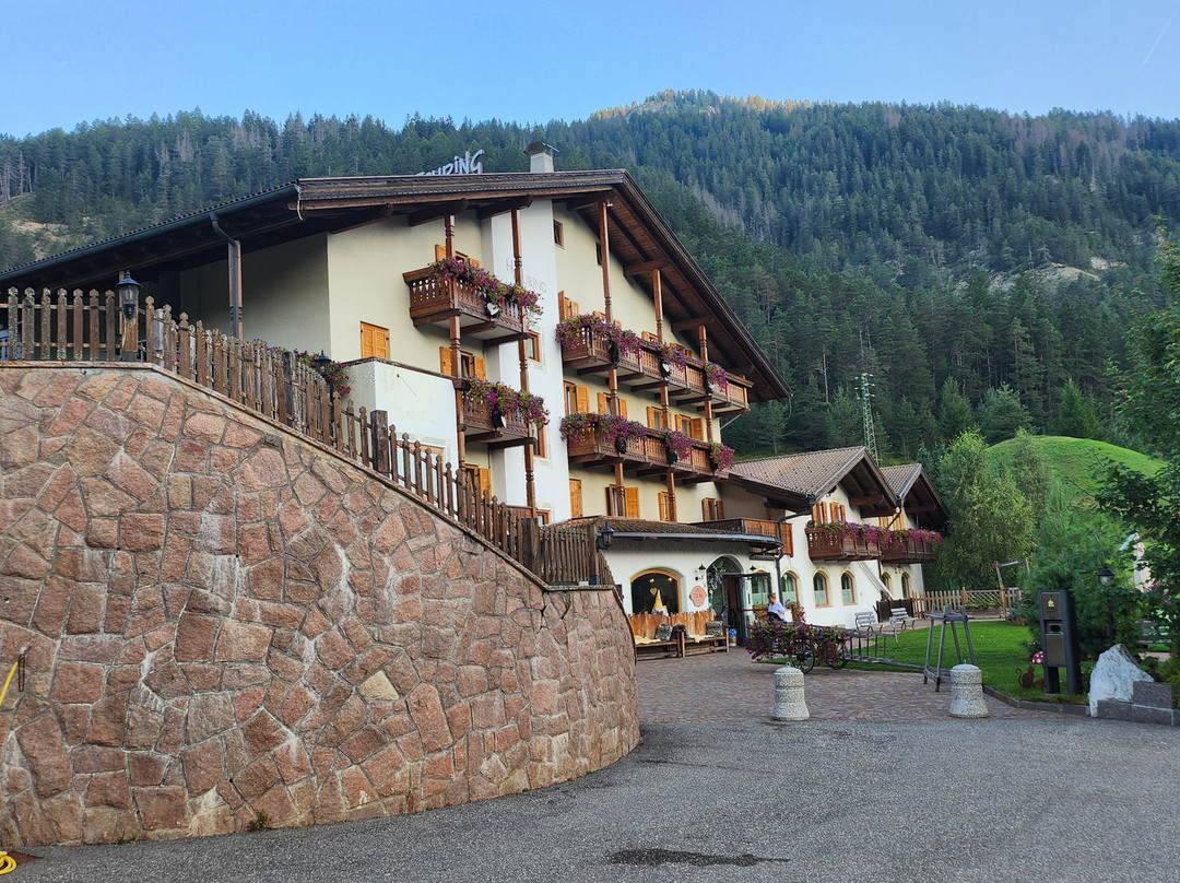 Alpine Touring Hotel主图