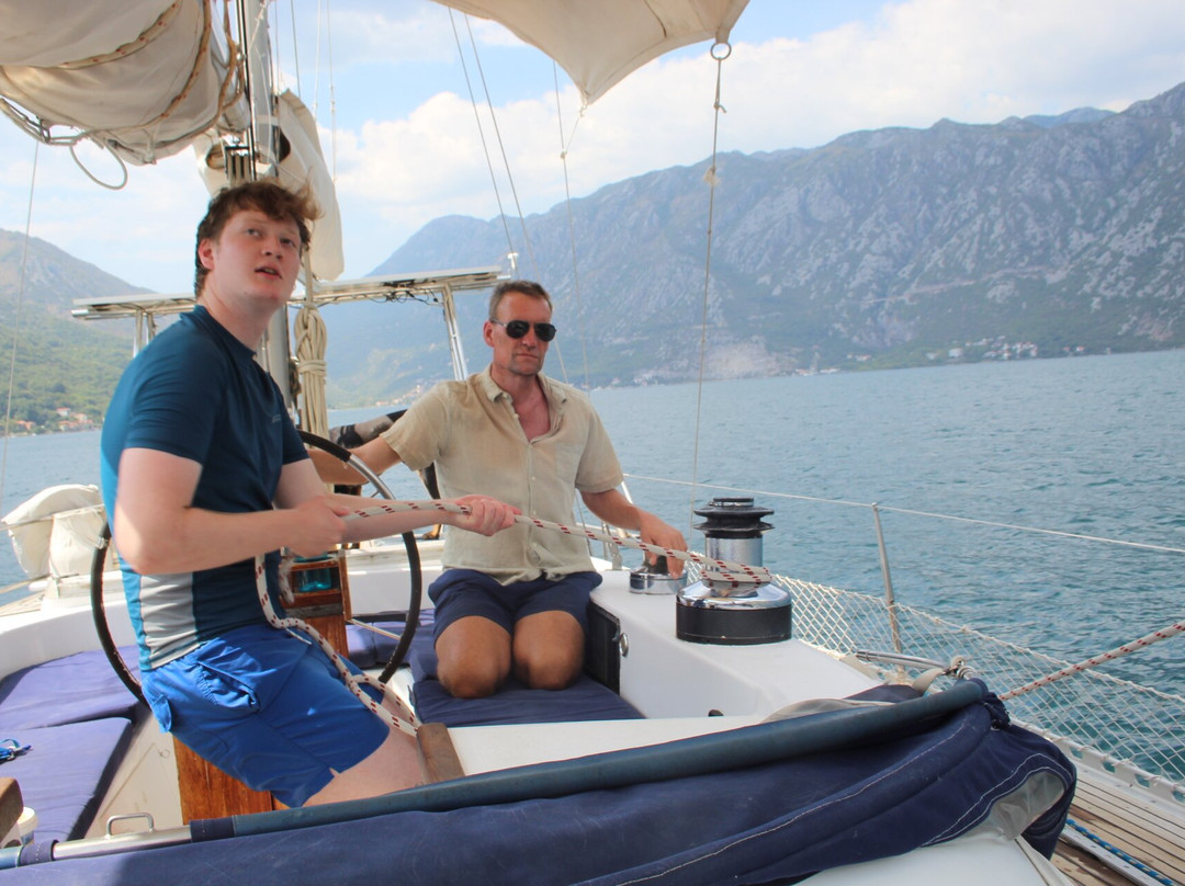 A Day Out On Yacht Monty B-科托尔必去景点